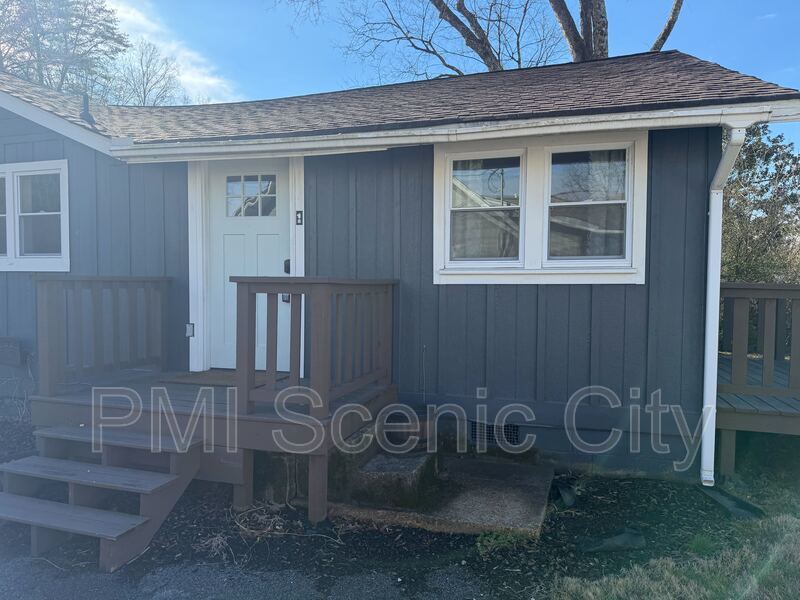 North Shore 2bd/1Bth available immediately. property image