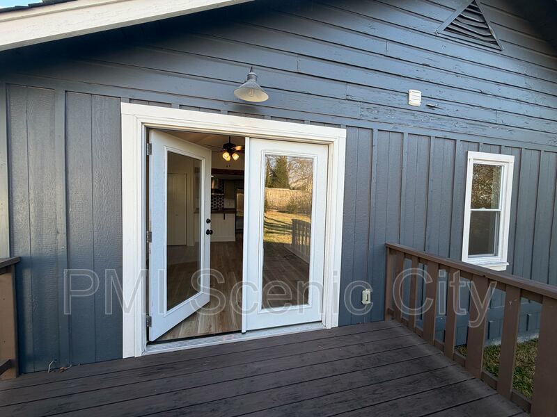 North Shore 2bd/1Bth available immediately. property image