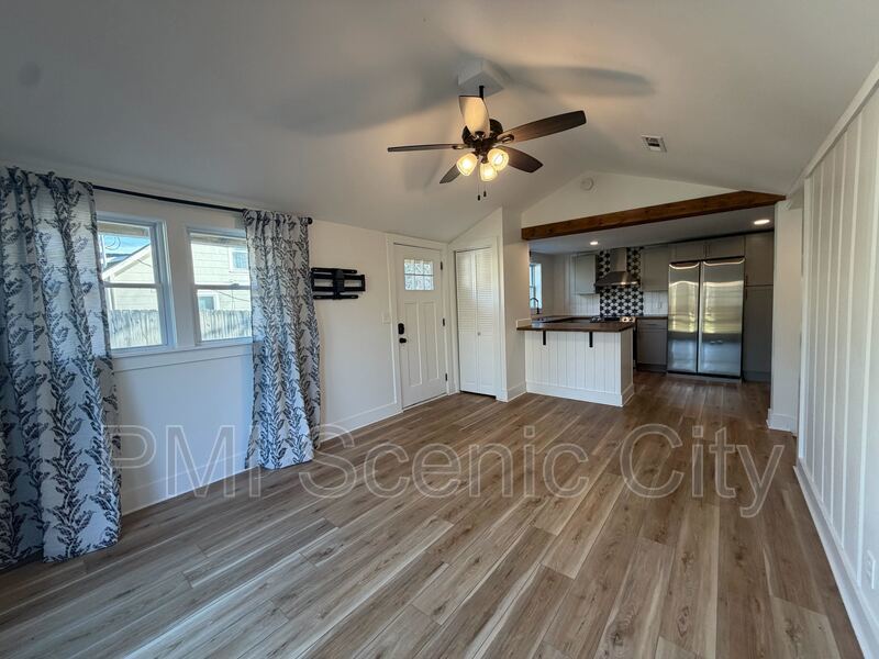 North Shore 2bd/1Bth available immediately. property image