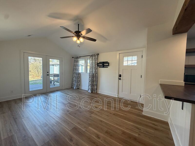 North Shore 2bd/1Bth available immediately. property image