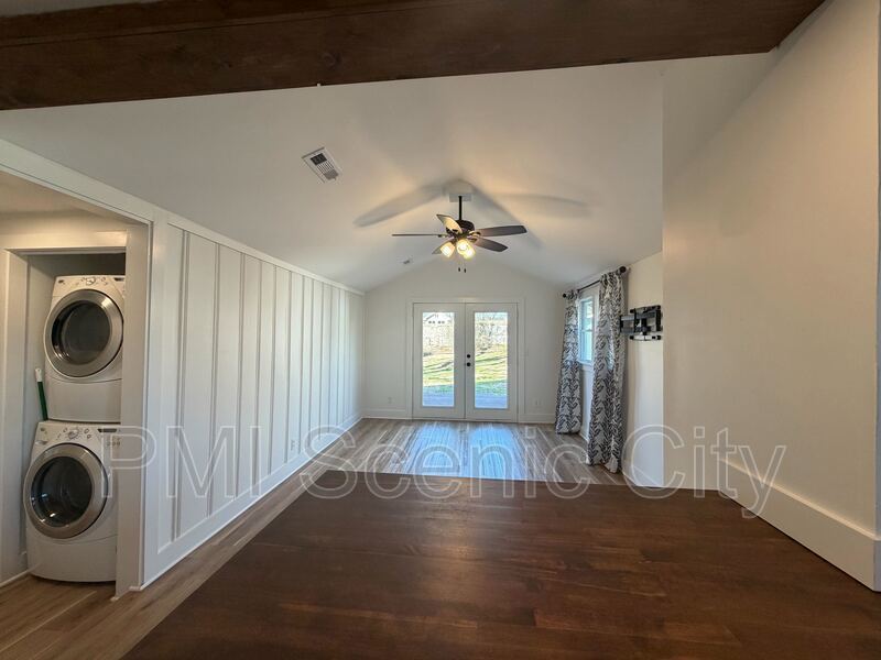 North Shore 2bd/1Bth available immediately. property image