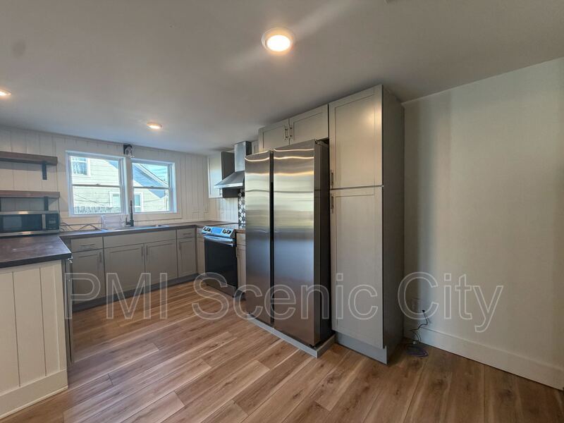 North Shore 2bd/1Bth available immediately. property image