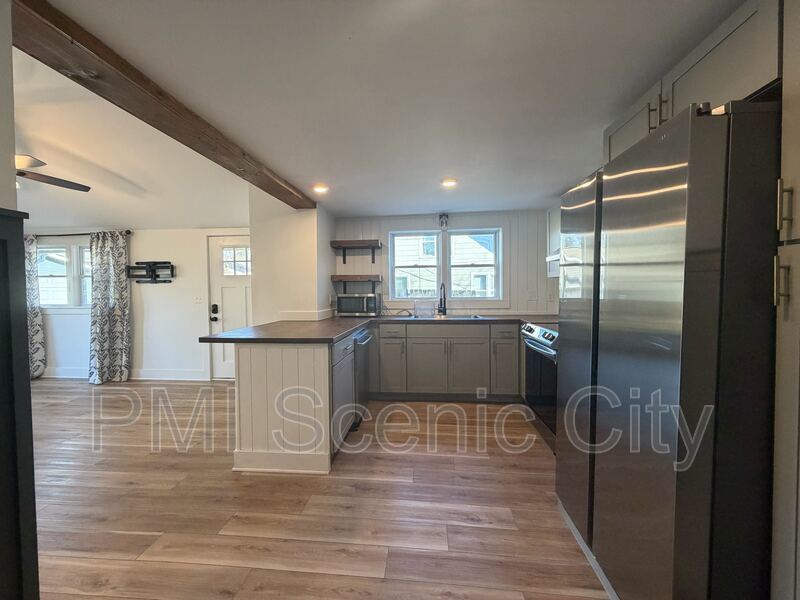 North Shore 2bd/1Bth available immediately. property image