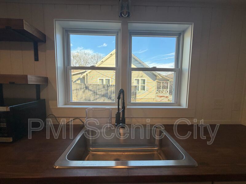 North Shore 2bd/1Bth available immediately. property image