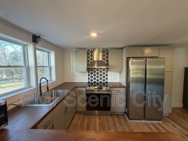 North Shore 2bd/1Bth available immediately. property image