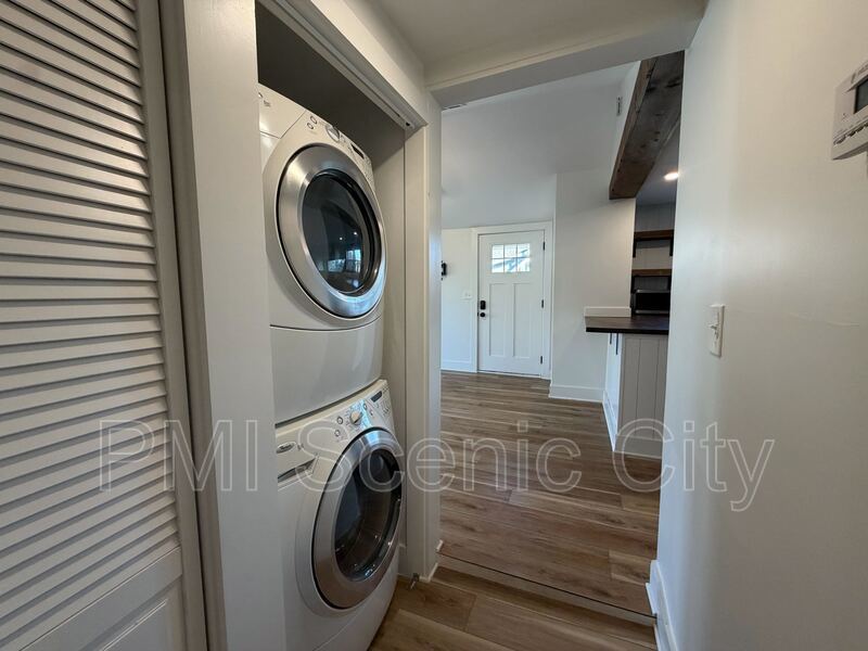 North Shore 2bd/1Bth available immediately. property image
