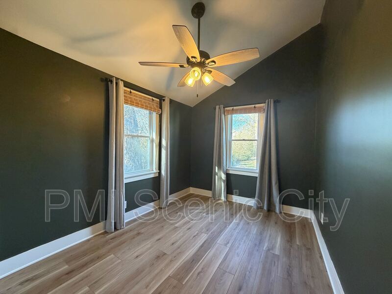 North Shore 2bd/1Bth available immediately. property image
