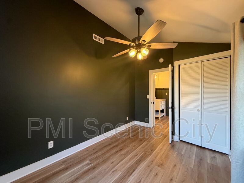 North Shore 2bd/1Bth available immediately. property image