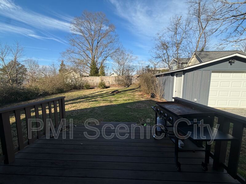 North Shore 2bd/1Bth available immediately. property image
