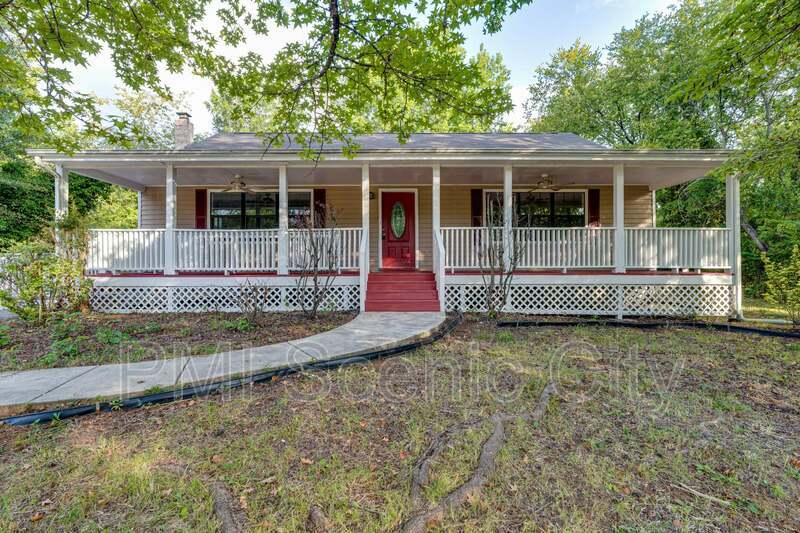Charming Fully Remodeled 3BR Home Near Hwy 58 ? Move-In Ready! property image