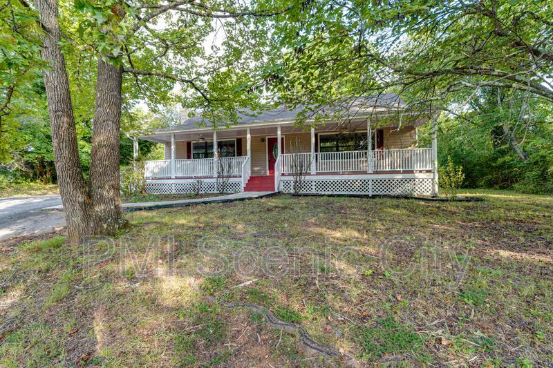 Charming Fully Remodeled 3BR Home Near Hwy 58 ? Move-In Ready! property image