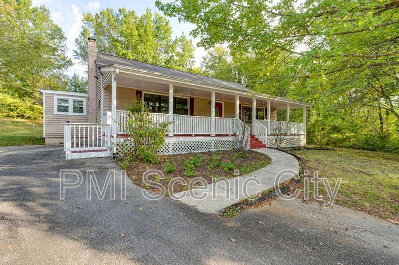 Charming Fully Remodeled 3BR Home Near Hwy 58 ? Move-In Ready! property image