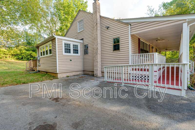 Charming Fully Remodeled 3BR Home Near Hwy 58 ? Move-In Ready! property image