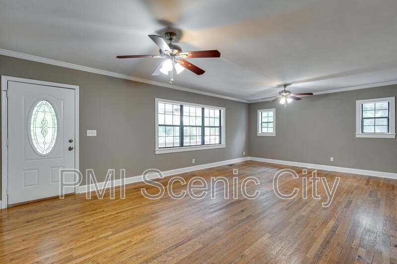 Charming Fully Remodeled 3BR Home Near Hwy 58 ? Move-In Ready! property image