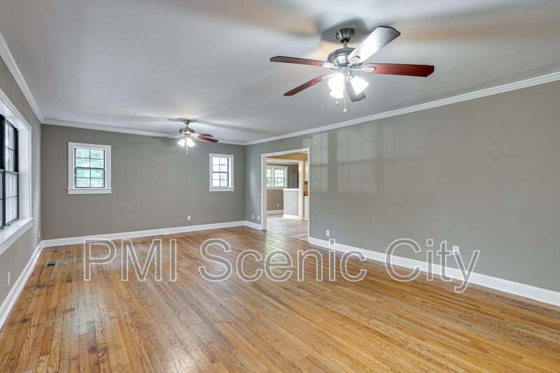 Charming Fully Remodeled 3BR Home Near Hwy 58 ? Move-In Ready! property image