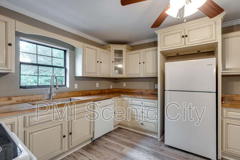 Charming Fully Remodeled 3BR Home Near Hwy 58 ? Move-In Ready! property image