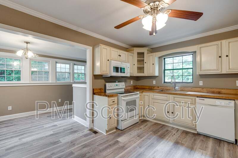 Charming Fully Remodeled 3BR Home Near Hwy 58 ? Move-In Ready! property image