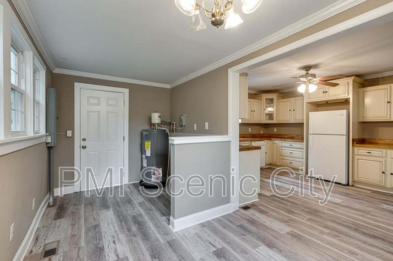 Charming Fully Remodeled 3BR Home Near Hwy 58 ? Move-In Ready! property image