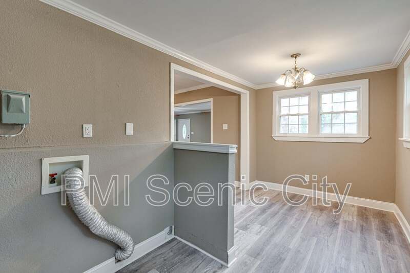 Charming Fully Remodeled 3BR Home Near Hwy 58 ? Move-In Ready! property image