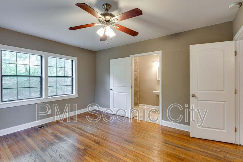 Charming Fully Remodeled 3BR Home Near Hwy 58 ? Move-In Ready! property image