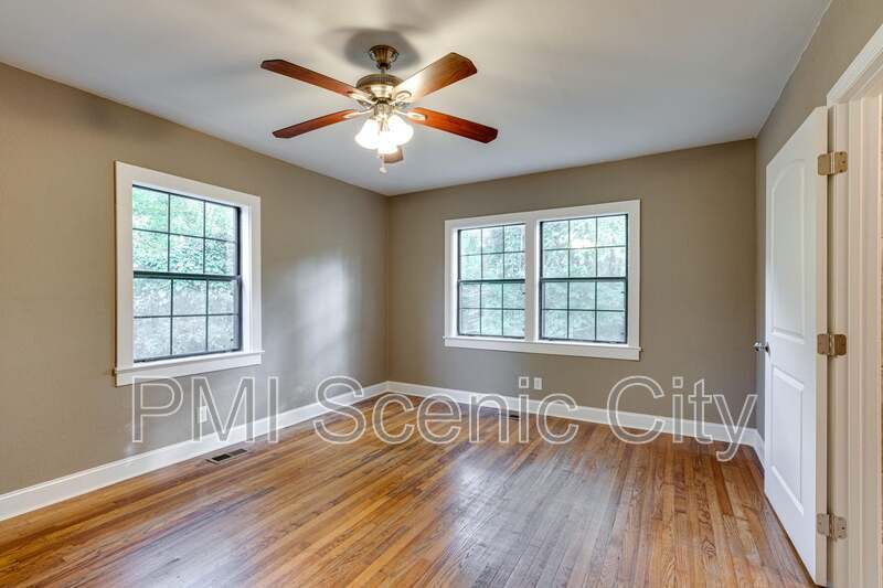 Charming Fully Remodeled 3BR Home Near Hwy 58 ? Move-In Ready! property image