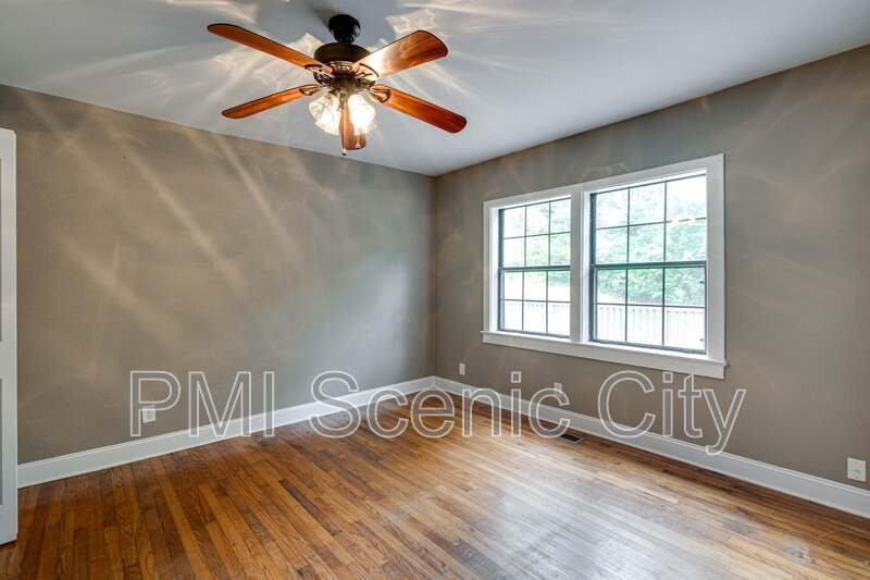 Charming Fully Remodeled 3BR Home Near Hwy 58 ? Move-In Ready! property image