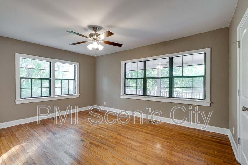 Charming Fully Remodeled 3BR Home Near Hwy 58 ? Move-In Ready! property image