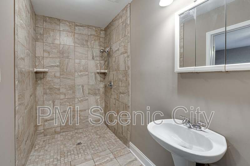 Charming Fully Remodeled 3BR Home Near Hwy 58 ? Move-In Ready! property image