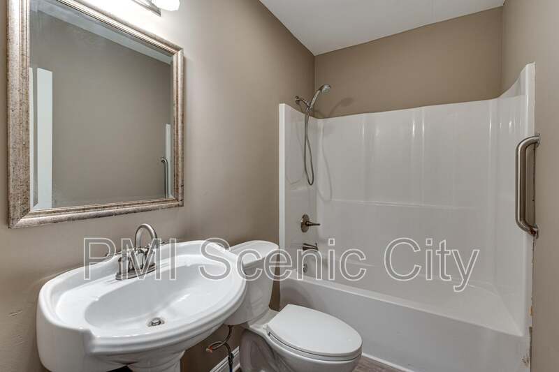 Charming Fully Remodeled 3BR Home Near Hwy 58 ? Move-In Ready! property image