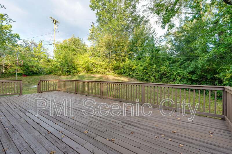 Charming Fully Remodeled 3BR Home Near Hwy 58 ? Move-In Ready! property image