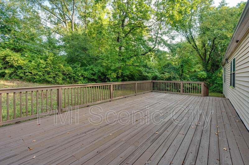 Charming Fully Remodeled 3BR Home Near Hwy 58 ? Move-In Ready! property image