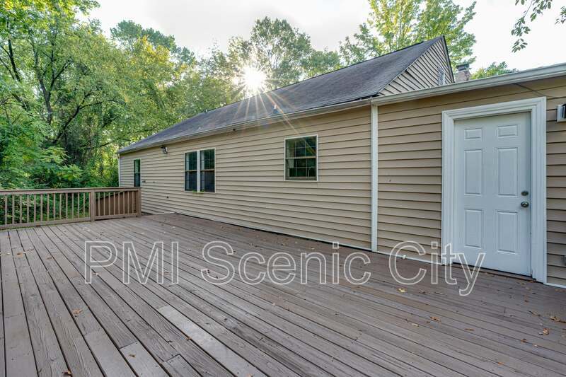 Charming Fully Remodeled 3BR Home Near Hwy 58 ? Move-In Ready! property image