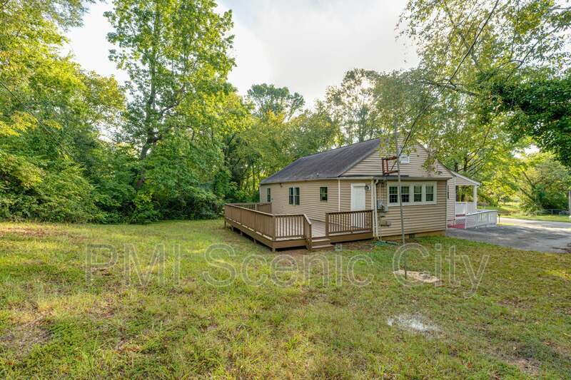 Charming Fully Remodeled 3BR Home Near Hwy 58 ? Move-In Ready! property image