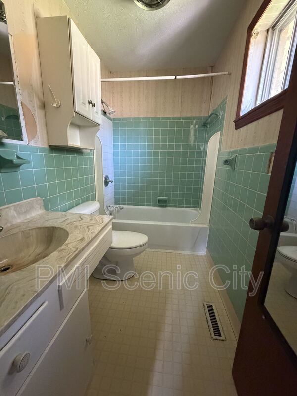 2 Canary Lane property image
