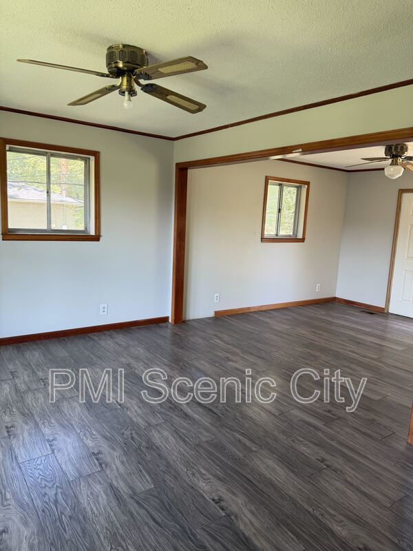 2 Canary Lane property image