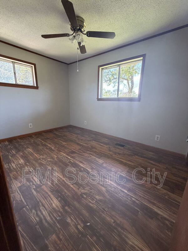 2 Canary Lane property image