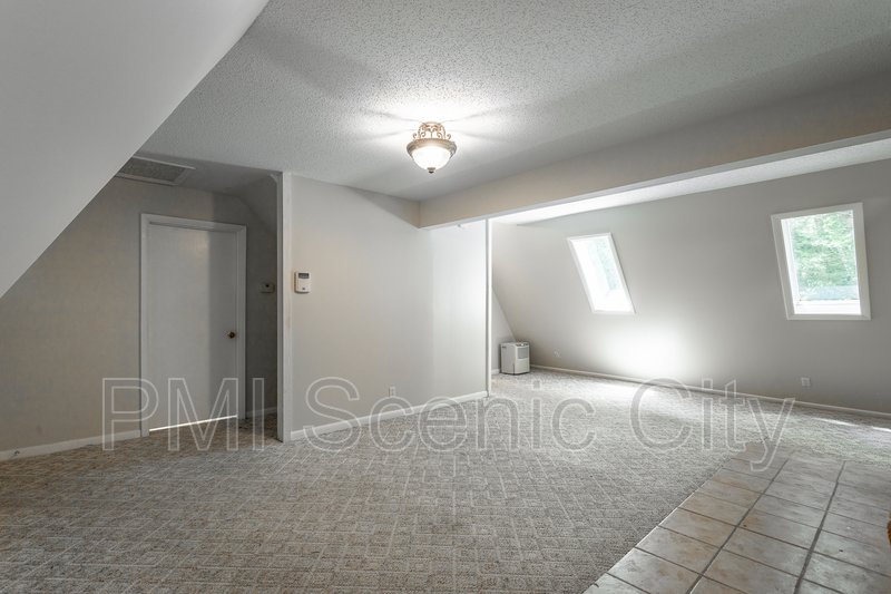Signal Mountain Log Cabin for Lease property image