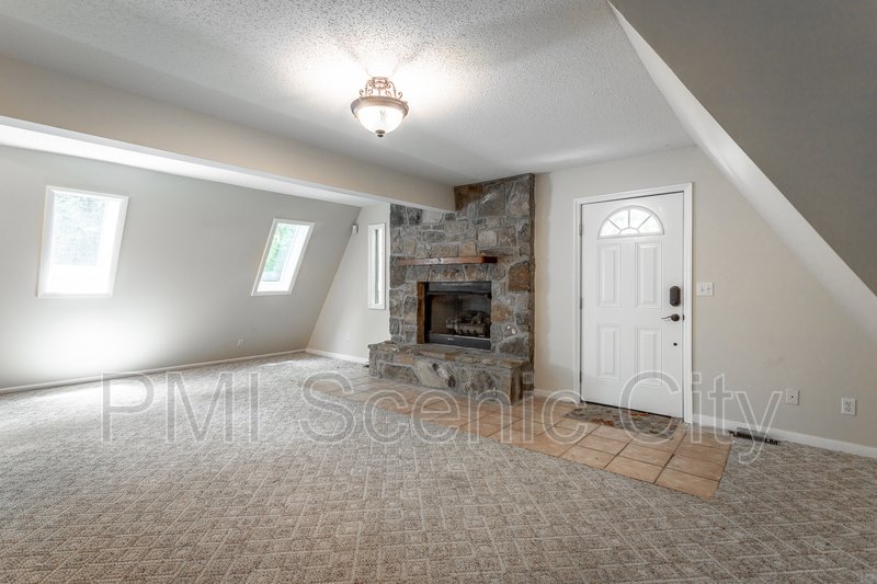 Signal Mountain Log Cabin for Lease property image