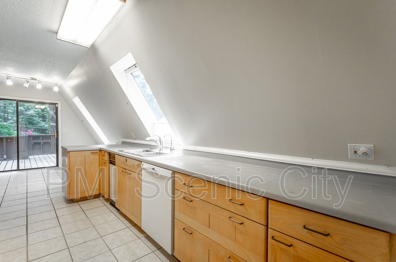 Signal Mountain Log Cabin for Lease property image