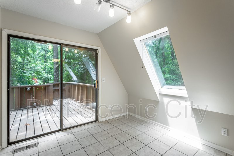 Signal Mountain Log Cabin for Lease property image
