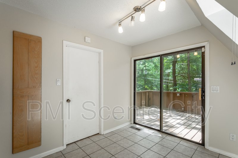 Signal Mountain Log Cabin for Lease property image