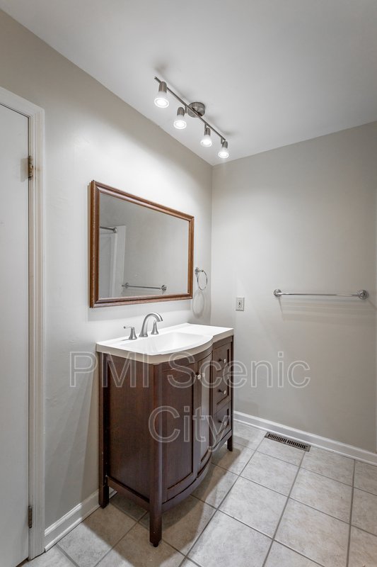 Signal Mountain Log Cabin for Lease property image