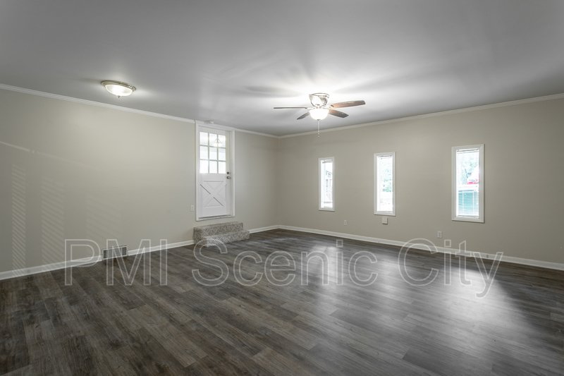 Signal Mountain Log Cabin for Lease property image