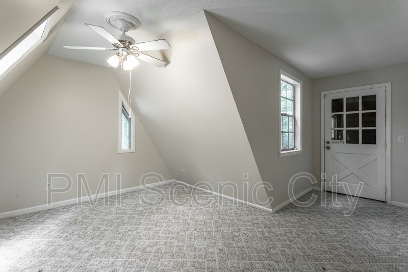 Signal Mountain Log Cabin for Lease property image