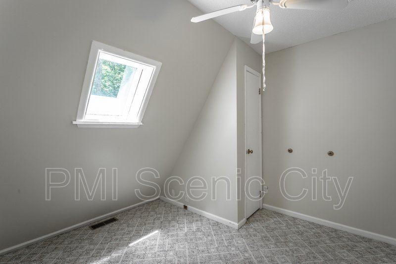 Signal Mountain Log Cabin for Lease property image