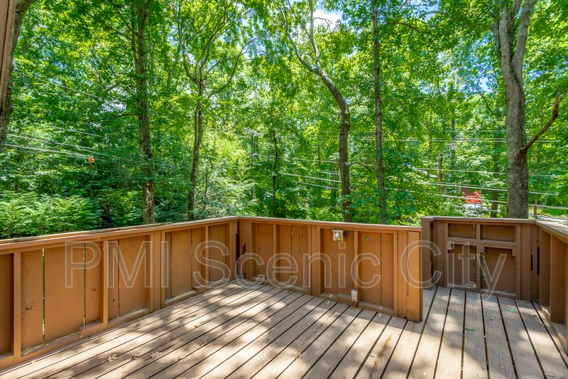 Signal Mountain Log Cabin for Lease property image