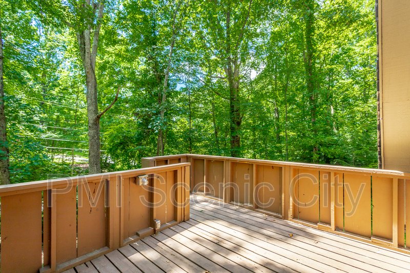 Signal Mountain Log Cabin for Lease property image