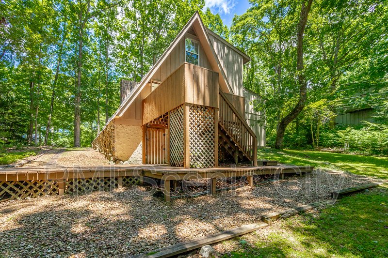 Signal Mountain Log Cabin for Lease property image