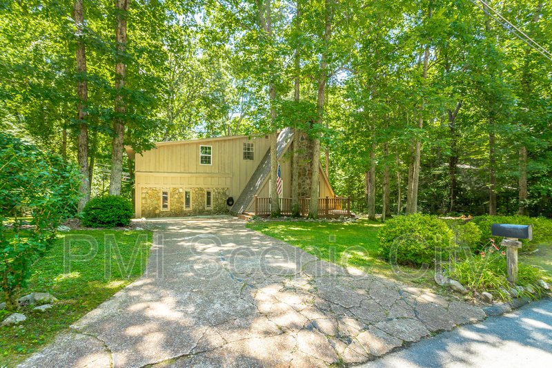 Signal Mountain Log Cabin for Lease property image