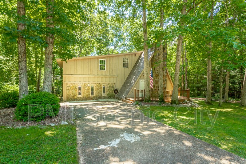 Signal Mountain Log Cabin for Lease property image